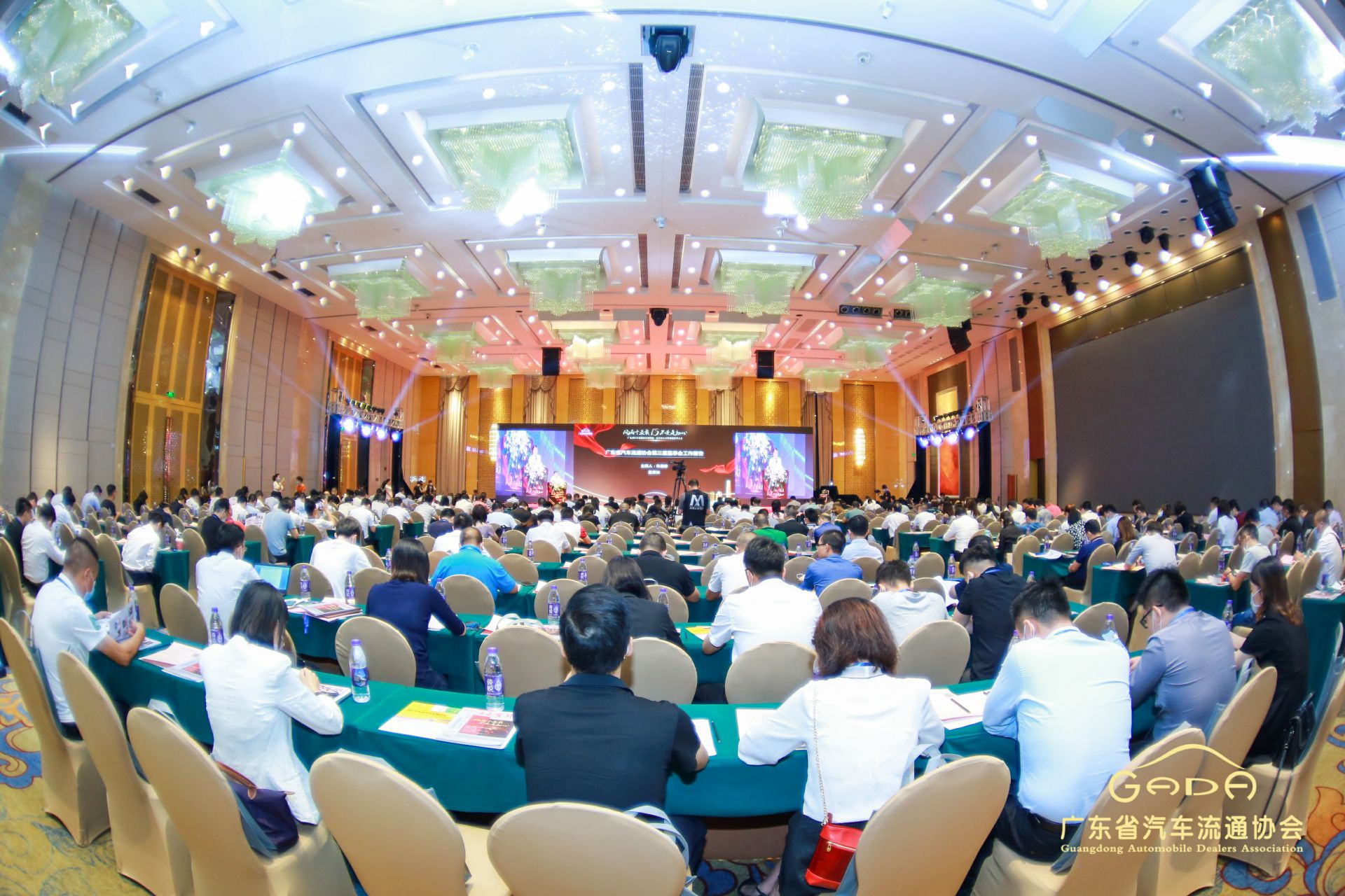 喜报丨开云体育平台官方网站-开云体育(中国)“包揽”省汽车流通行业颁奖礼53项大奖(图1)